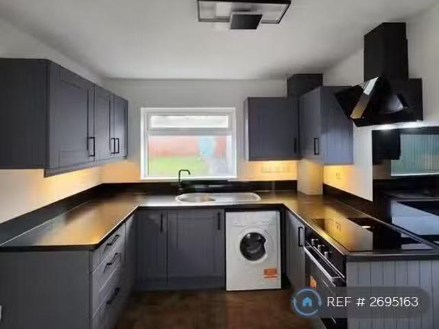 Unique 1 BA 3 bedroom semi detached house for rent in Four Acr.