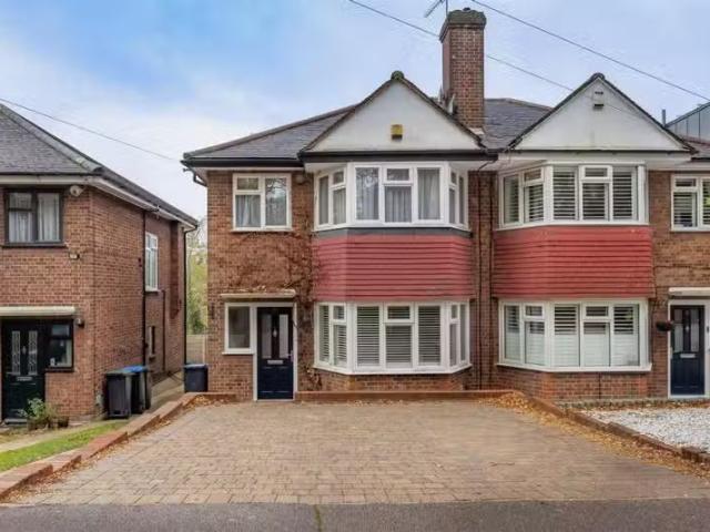 Cheap 1 BA 3 bedroom semi detached house for rent in Hillcrest.