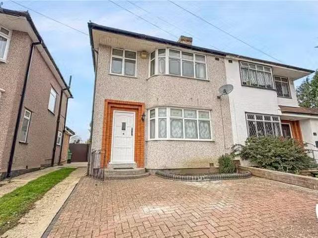 Nice 1 BA 3 bedroom semi detached house for rent in Lodge Cres.