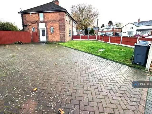 Cheap 1 BA 3 bedroom semi detached house for rent in Mapleton.