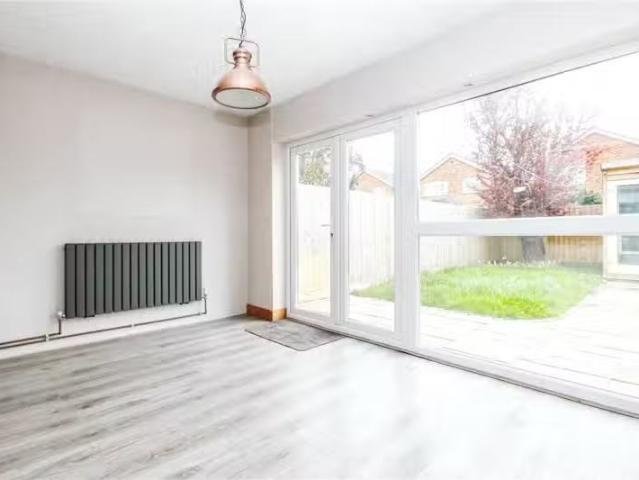 Nice 1 BA 3 bedroom semi detached house for rent in Meadowbank.