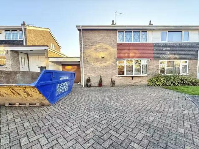 For Rent! 1 BA 3 bedroom semi detached house for rent in Muirf.