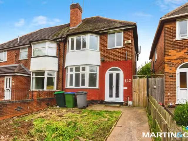 Cozy 1 BA 3 bedroom semi detached house for rent in Norman Roa.