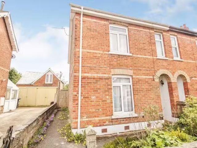 Just in! 1 BA 3 bedroom semi detached house for rent in Pine R.