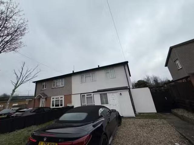 For Rent! 1 BA 3 bedroom semi detached house for rent in Ruski.