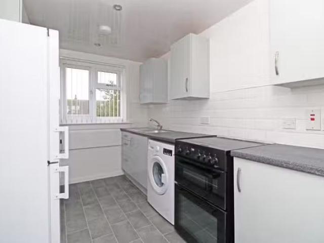 Nice 1 BA 3 bedroom property for rent in Balunie Avenue, Dunde.