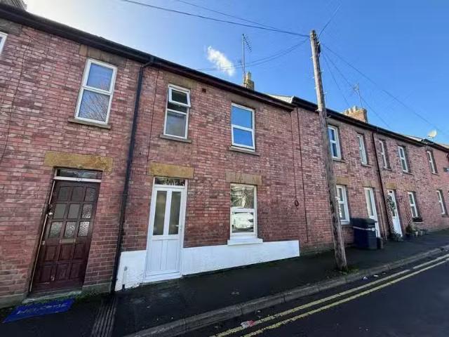 Cheap 1 BA 3 bedroom terraced house for rent in Cecil Street.
