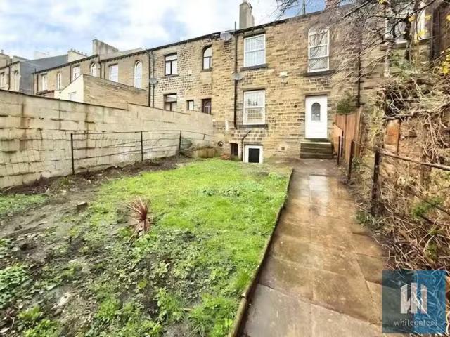 Cheap 1 BA 3 bedroom terraced house for rent in Birkby Hall Ro.
