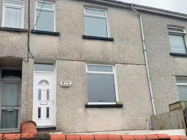 New 1 BA 3 bedroom terraced house for rent in Edward Terrace.
