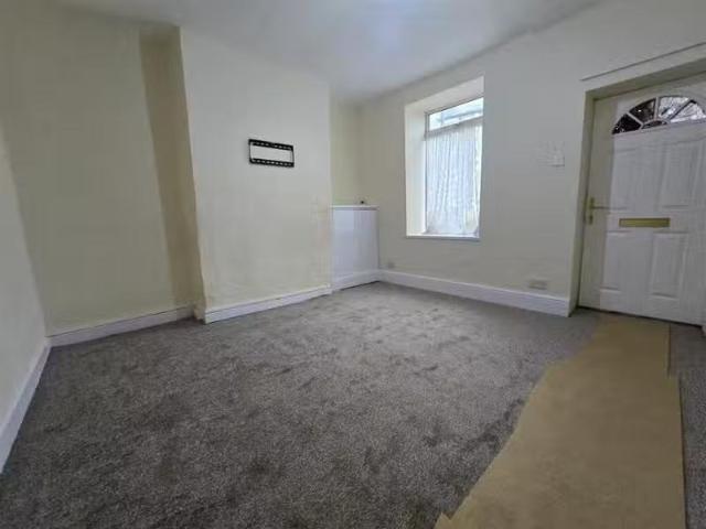 Deal! 1 BA 3 bedroom terraced house for rent in Florence Stree.