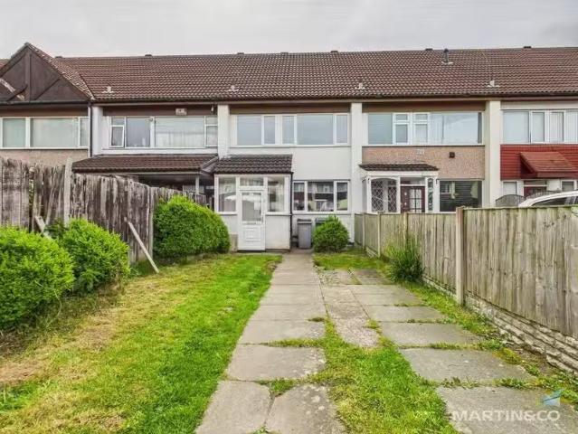 Cheap 1 BA 3 bedroom terraced house for rent in Huddleston Clo.