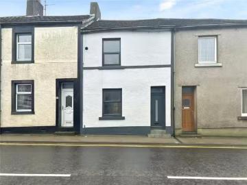 Just in! 1 BA 3 bedroom terraced house for rent in Main Street.