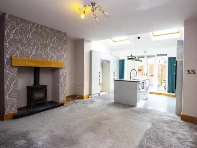 Rental! 1 BA 3 bedroom terraced house for rent in Shorrock Lan.