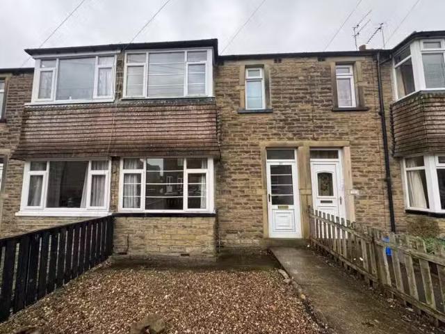 Cozy 1 BA 3 bedroom terraced house for rent in Sycamore Avenue.