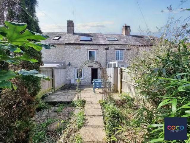 New 1 BA 3 bedroom terraced house for rent in Puddledock Lane.