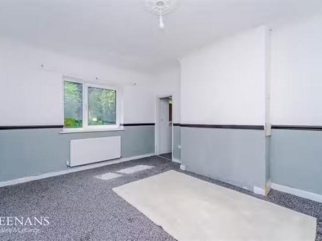 Cozy 1 BA 3 bedroom terraced house for rent in West Crescent.