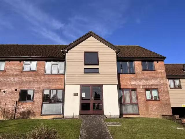 For Rent! 1 BA Studio apartment for rent in Bicknell Gardens.