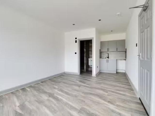 New 1 BA Studio flat for rent in 198 Halfway Street, Sidcup, K.