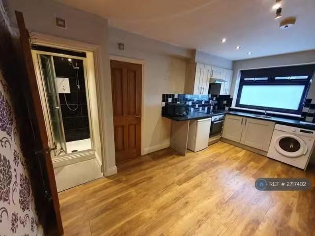 Unique 1 BA Studio flat for rent in The Brent, Dartford, DA1