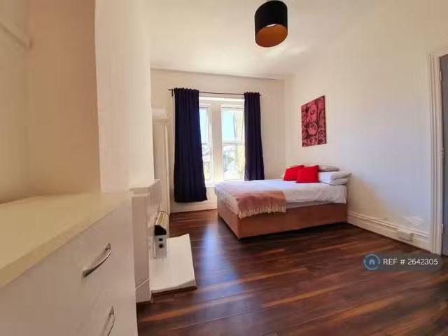 Nice 1 BA Studio flat for rent in Westbourne, Dorset, BH4