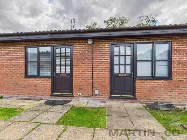 Cheap 1 BA Studio flat for rent in Bricket Lodge, Lye Lane, AL2