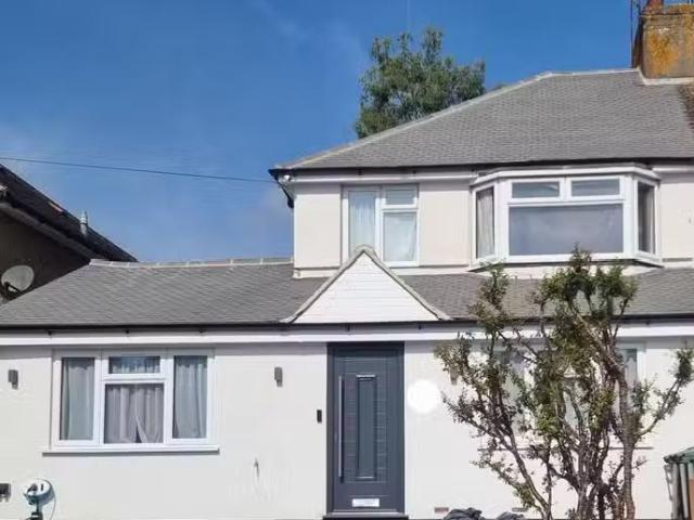 Charming 1 BA Studio flat for rent in St Annes Road, London Co.