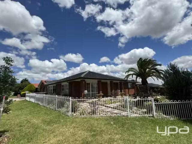 Nice 1 Balmoral Close, Kings Park VIC 3021