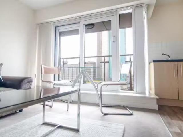 Cheap 1 bedroom apartment for rent in West Two, Suffolk Street.