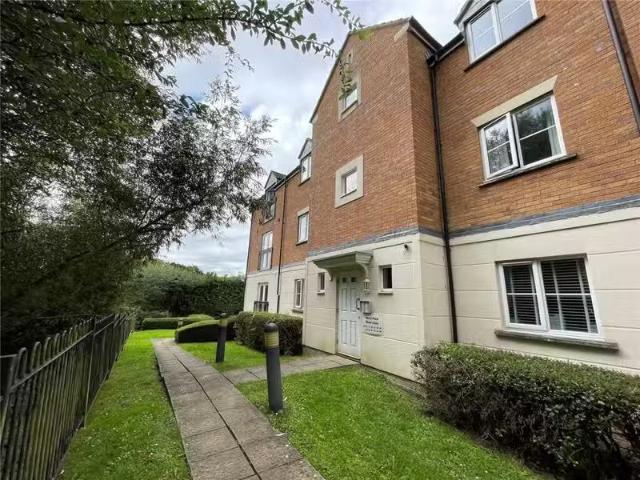 Deal! 1 bedroom apartment for rent in Blease Close, Staverton.