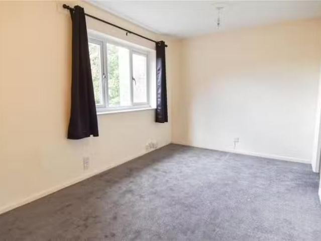 Nice 1 bedroom apartment for rent in Newman Way, Rednal, Birmi.