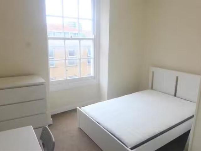 Deal! 1 bedroom apartment for rent in Park Street, City Centre.