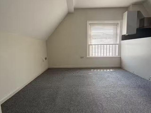 Cheap 1 bedroom apartment for rent in Station Road, London, E4
