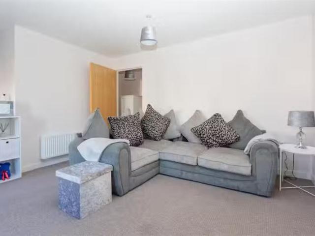 Cheap 1 bedroom flat for rent in Coulsdon Road, Caterham, CR3