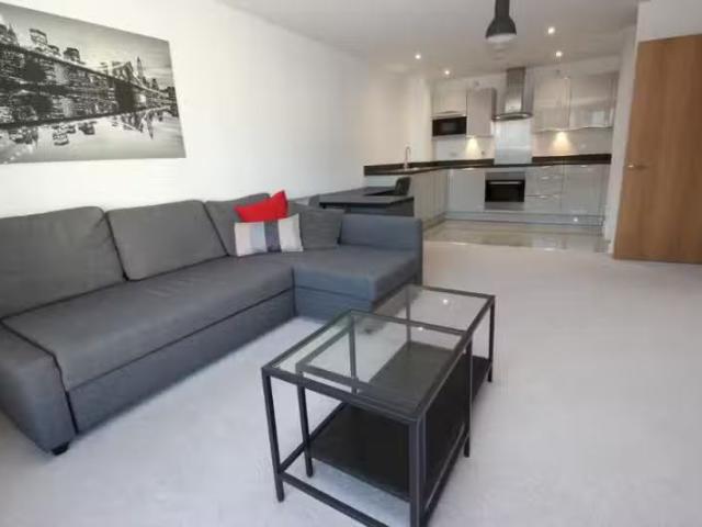 Just in! 1 bedroom flat for rent in Davaar House, Ferry Court.