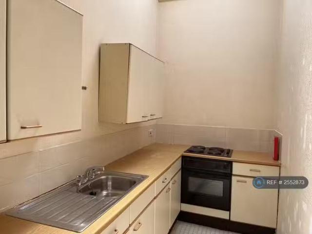 Deal! 1 bedroom flat for rent in Holdenhurst Road, Bournemouth.
