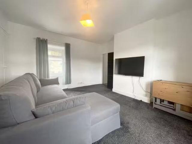 Just in! 1 bedroom flat for rent in Otley Road, Charlestown, S.