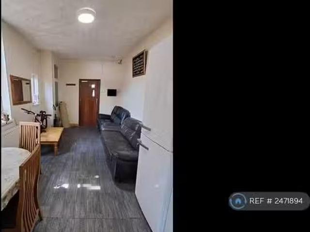 Nice 1 bedroom house share for rent in Gladstone Road, Sparkbr.