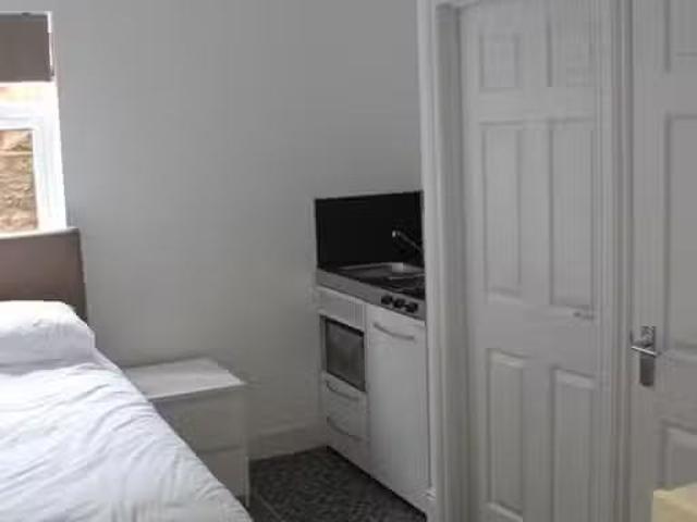 Nice 1 bedroom house share for rent in Glastonbury Road, Wells.