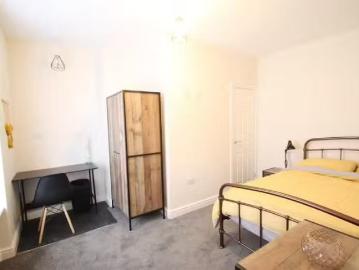 Rental! 1 bedroom house share for rent in Long Street, Dordon.