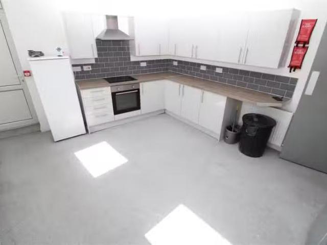 Unique 1 bedroom house share for rent in Park Street, Trefores.