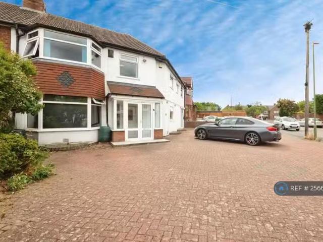For Rent! 1 bedroom house share for rent in Wellsford Avenue.