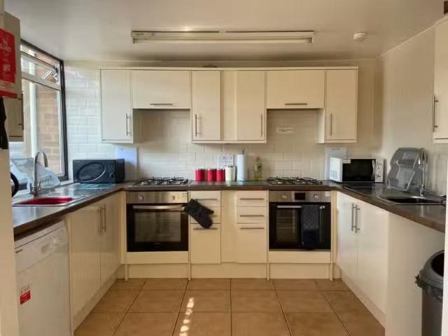 Deal! 1 bedroom house share for rent in Wood Close, Hatfield.