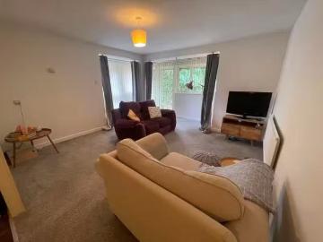 Cheap 1 bedroom terraced bungalow for rent in Guithavon Street.