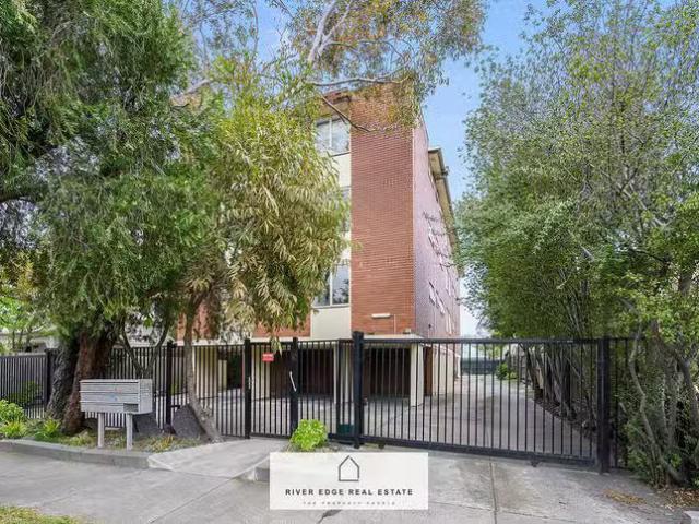 Rental! 1 BR 4/51 Stirling Street, Footscray, VIC 3011