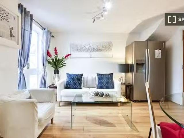 Nice 1 BR 4 bedroom apartment for rent in Royal Docks, London