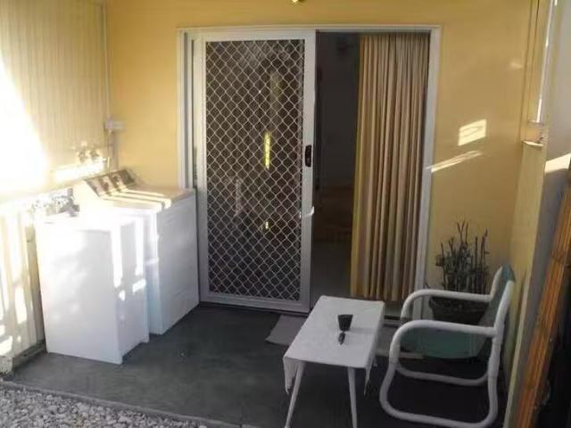Deal! 1 BR 53A Venner Road, Annerley, QLD 4103