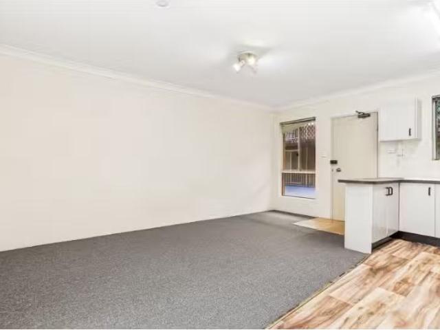 Just in! 1 BR 5/231 233 Anzac Parade, Kensington Apartment for.