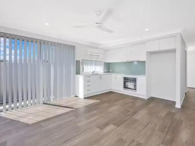 Charming 1 BR 6A Camelia Drive, BARGARA, QLD 4670 Studio for.