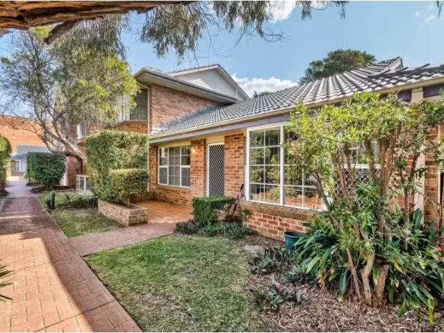 Unique 1 BR 8/90 Brooks Street, Cooks Hill Apartment for rent.
