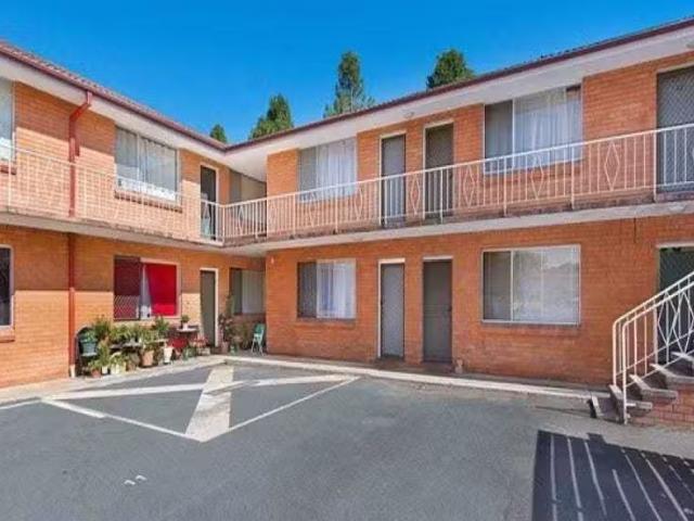 Charming 1 BR 9/10 Macquoid Street, Queanbeyan Apartment for r.